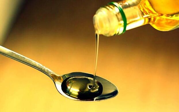 Cleaning a child's body from worms with castor or linseed oil